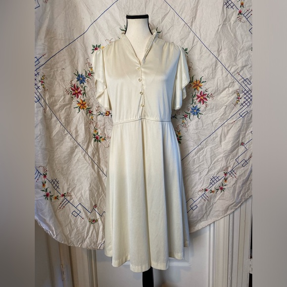 SOLD!! VINTAGE 60s 70s SATIN WHITE BUTTON UP BABYDOLL DRESS - Picture 2 of 8